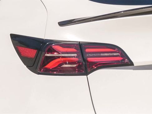 Used 2022 Tesla Model Y Performance image 10