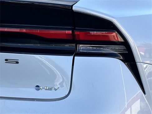 Used 2025 Toyota Prius Limited image 5