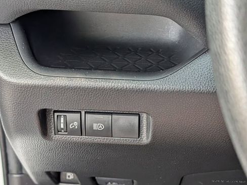 Used 2021 Toyota RAV4 LE AWD/4WD image 21