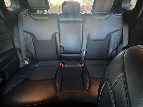 Used 2025 Jeep Compass Trailhawk image 37