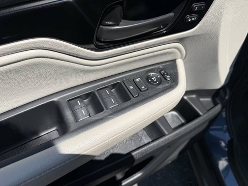 Used 2025 Honda Odyssey EX-L image 13