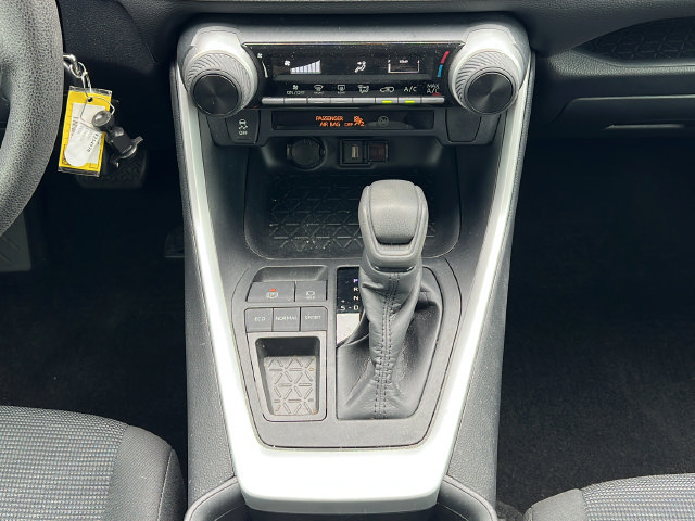 Used 2020 Toyota RAV4 LE FWD image 21