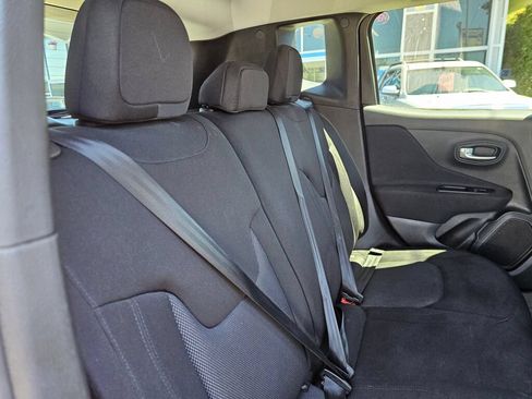 Used 2019 Jeep Renegade Sport w/ Sport Appearance Group AWD/4WD image 16