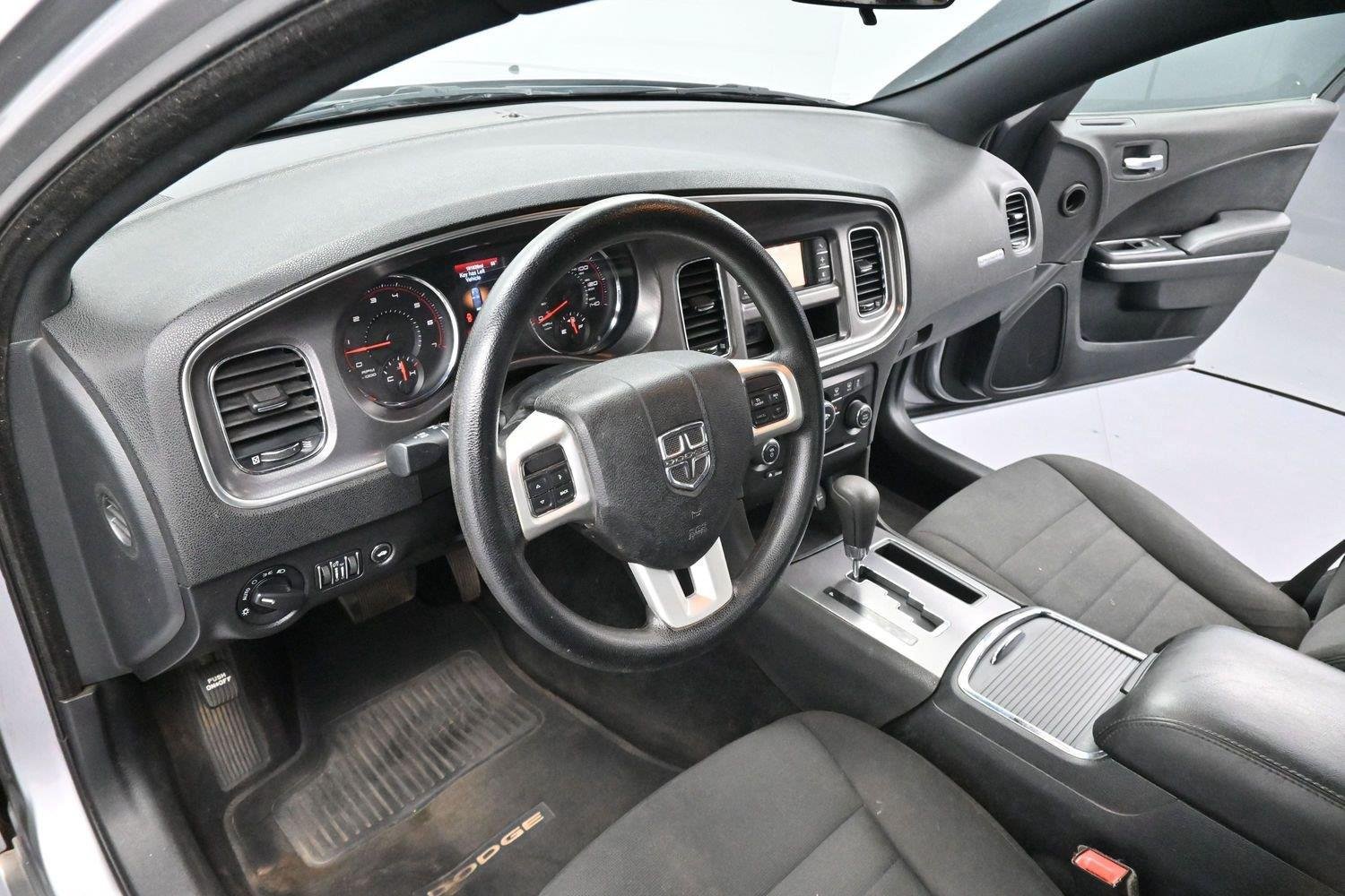 Used 2013 Dodge Charger SE RWD image 12