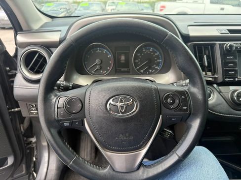 Used 2018 Toyota RAV4 XLE FWD image 16