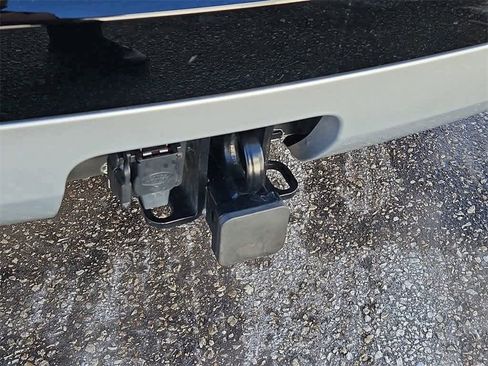 Used 2024 Land Rover Discovery Metropolitan Edition image 26