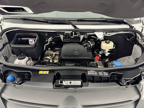 Used 2023 Mercedes-Benz Sprinter 2500 image 10