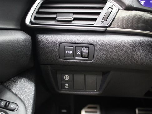 Used 2018 Honda Accord Sport image 29