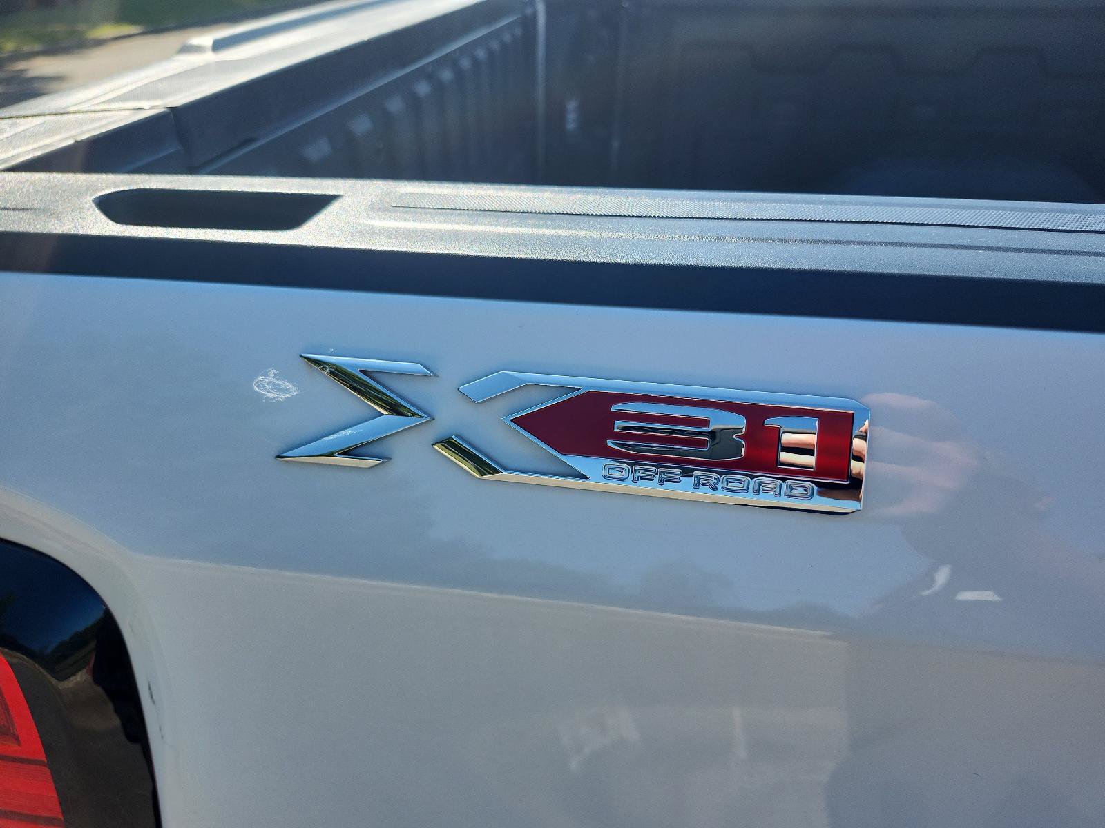 Used 2025 GMC Sierra 1500 SLT w/ SLT Premium Plus Package AWD/4WD image 5