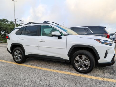 Used 2025 Toyota RAV4 XLE w/ Convenience Package FWD image 7