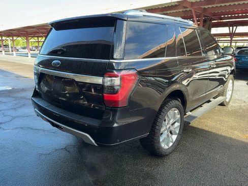 Used 2019 Ford Expedition Platinum image 2