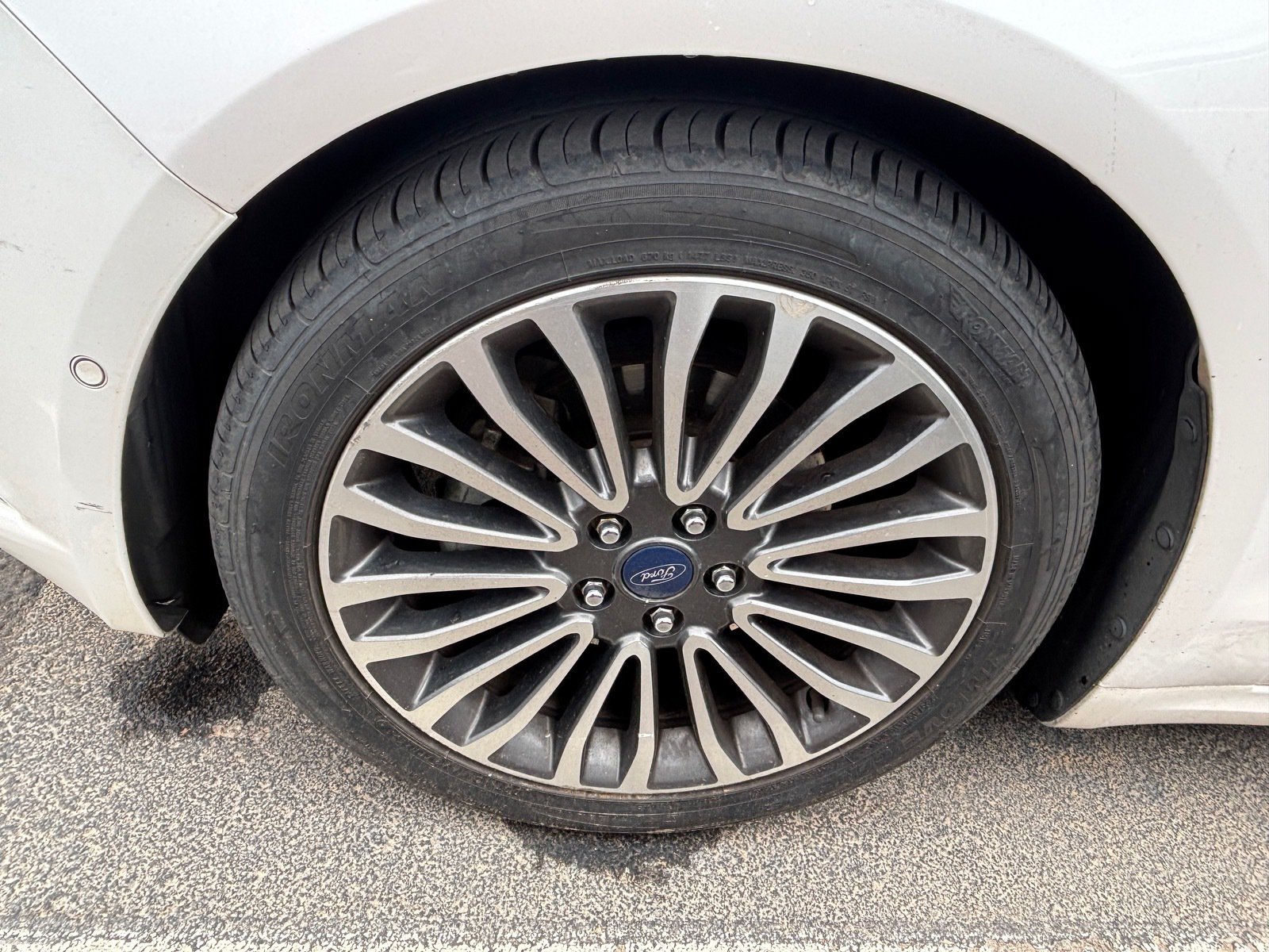 Used 2017 Ford Fusion Platinum FWD image 6