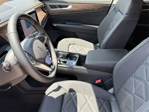 Certified 2025 Volkswagen Atlas SE image 9
