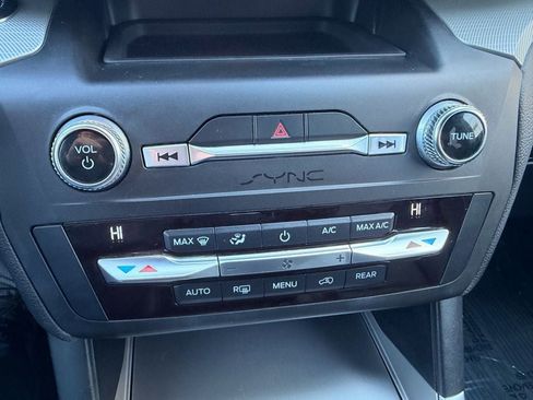 Used 2020 Ford Explorer XLT w/ Equipment Group 202A image 17