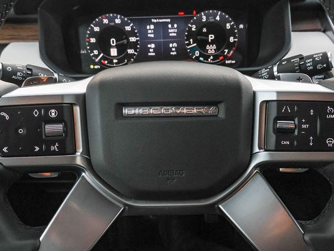 Used 2024 Land Rover Discovery Dynamic SE image 33