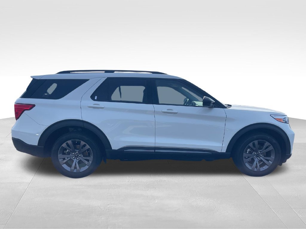 Used 2023 Ford Explorer XLT w/ Equipment Group 202A AWD/4WD image 6