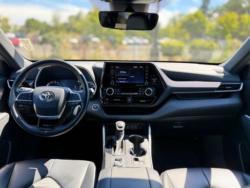 Used 2022 Toyota Highlander XSE AWD/4WD image 23