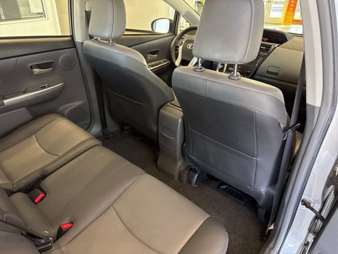 Used 2014 Toyota Prius V Five image 41