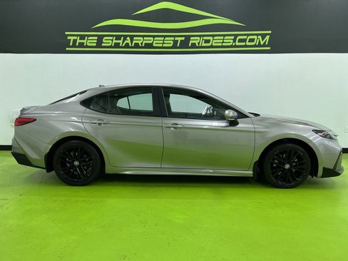 Used 2025 Toyota Camry SE FWD image 11