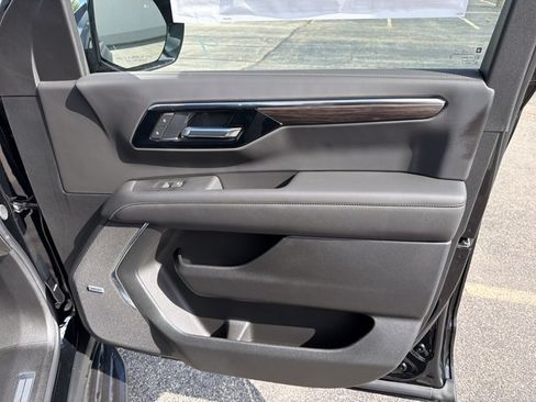 New 2026 Chevrolet Suburban Premier AWD/4WD image 36