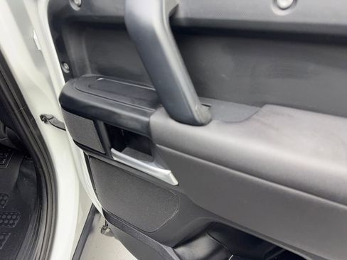 Used 2025 Land Rover Defender 110 S image 41