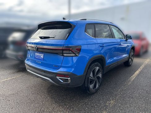Used 2025 Volkswagen Taos SE AWD/4WD image 3