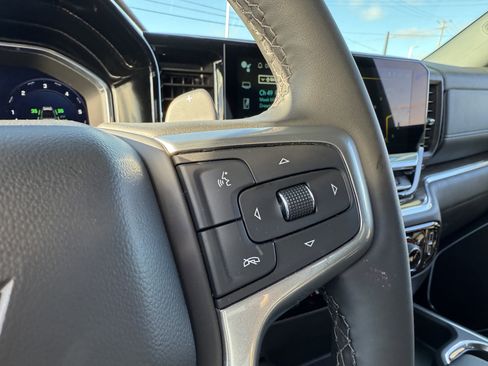 Used 2024 Chevrolet Silverado 1500 LT Trail Boss w/ LT Trail Boss Premium Package image 17