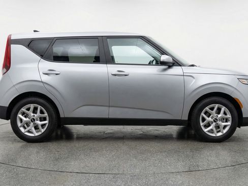 Used 2025 Kia Soul LX w/ LX Technology Package image 11