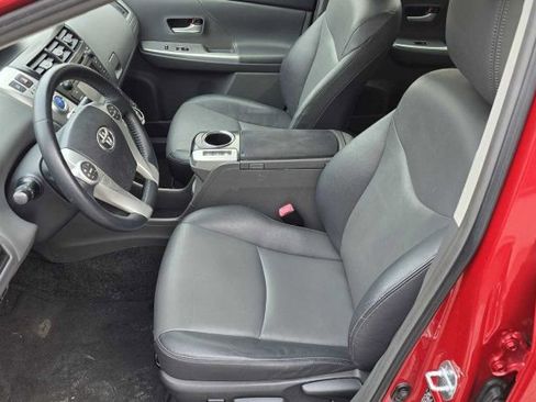 Used 2013 Toyota Prius V Five image 15