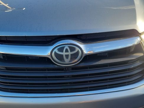 Used 2015 Toyota Highlander Limited Platinum AWD/4WD image 12