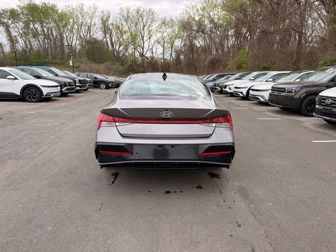 Used 2024 Hyundai Elantra Limited FWD image 5
