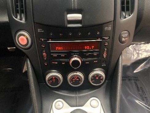 Used 2010 Nissan 370Z Touring image 17