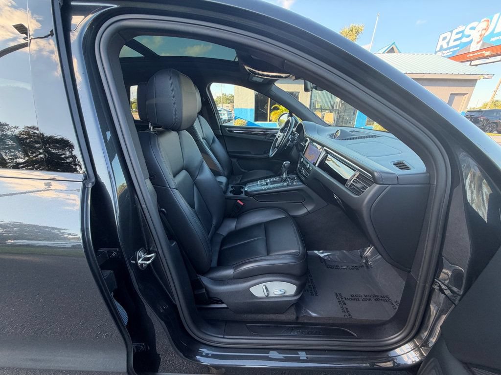 Used 2021 Porsche Macan w/ Premium Package AWD/4WD image 34