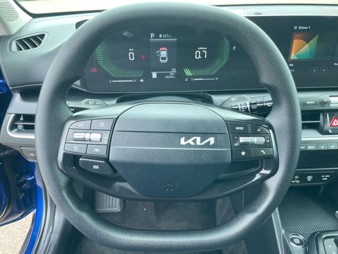 Used 2025 Kia K4 LXS image 28