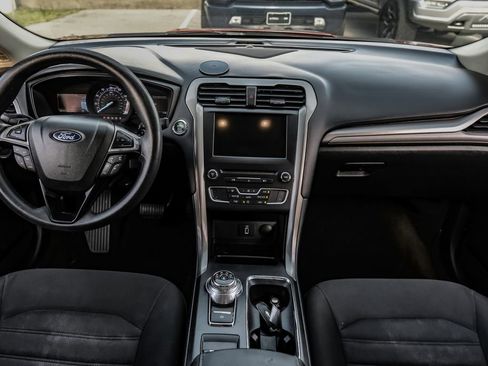 Used 2018 Ford Fusion SE w/ Fusion SE Technology Package image 10