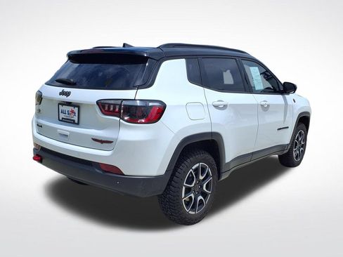Used 2025 Jeep Compass Trailhawk AWD/4WD image 9