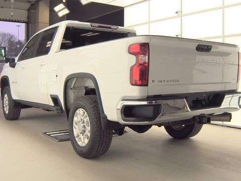 Used 2023 Chevrolet Silverado 2500 LT image 8