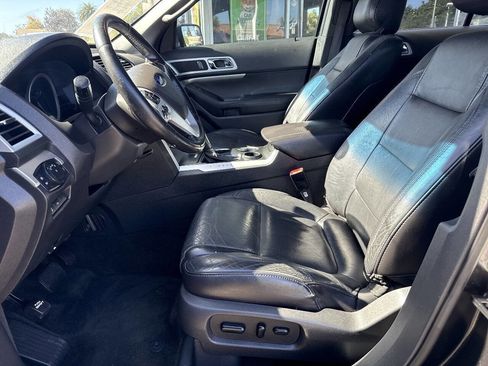 Used 2013 Ford Explorer XLT image 2
