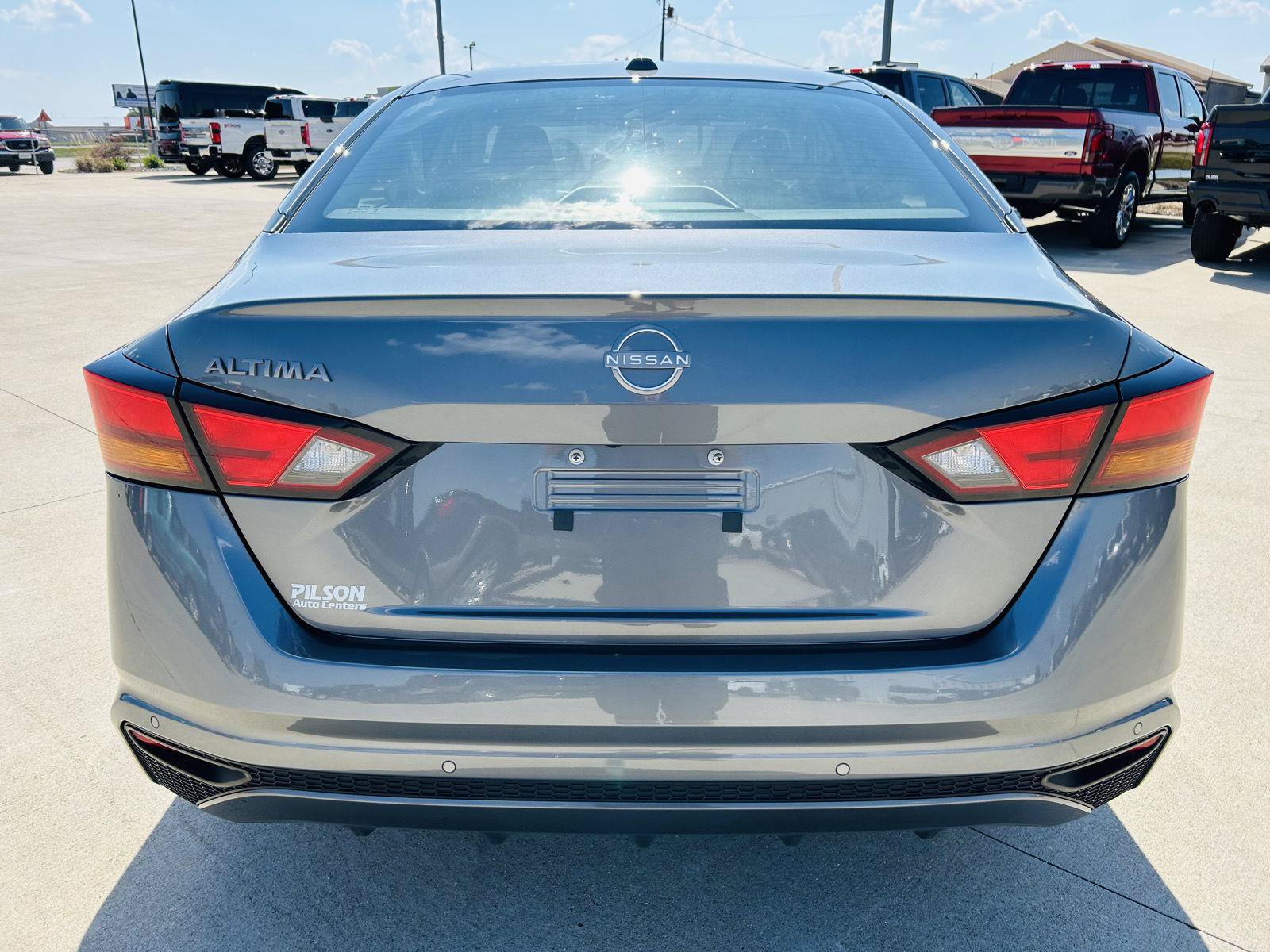 Used 2025 Nissan Altima 2.5 SV FWD image 33