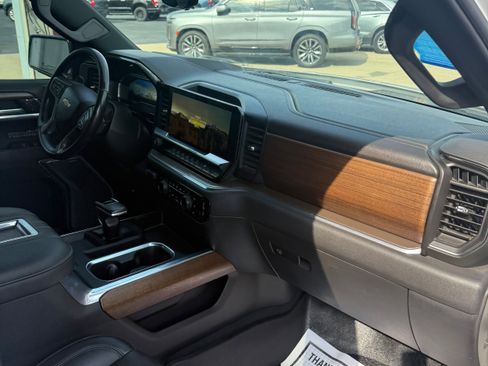 Used 2022 Chevrolet Silverado 1500 High Country w/ High Country Premium Package image 11