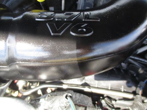 Used 2011 Jeep Liberty Sport image 29