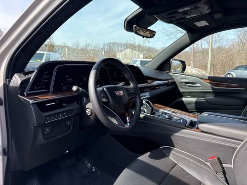 Certified 2023 Cadillac Escalade ESV Premium Luxury image 4