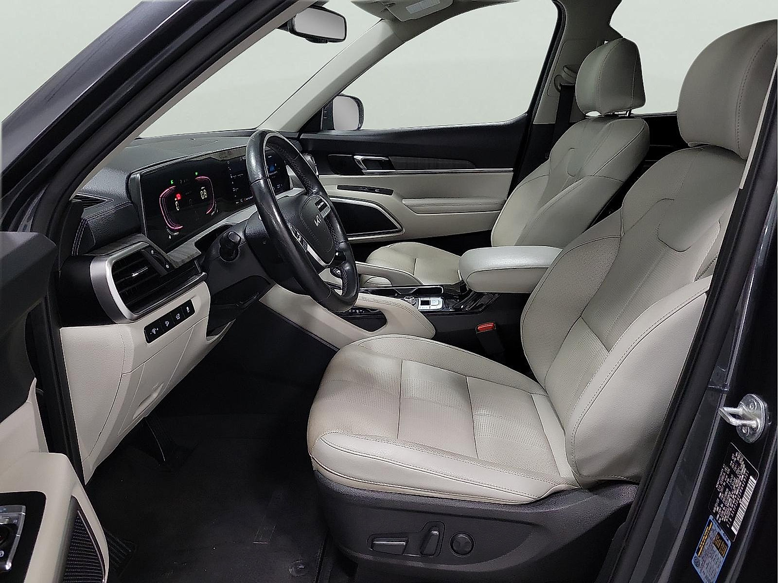 Used 2024 Kia Telluride EX w/ EX Captain's Chair Package AWD/4WD image 12