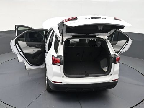 Used 2024 Chevrolet Equinox LS FWD image 32