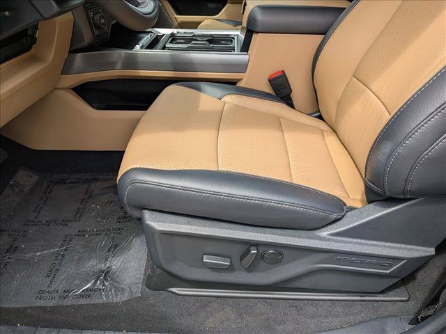 New 2025 Ford F250 4x4 Crew Cab Super Duty image 4