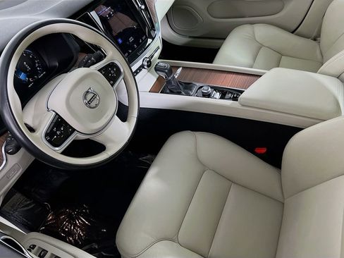 Used 2021 Volvo V60 T5 Momentum w/ Climate Package image 21