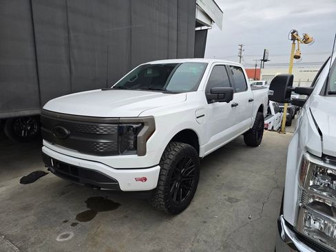 Used 2023 Ford F150 Lightning XLT image 11