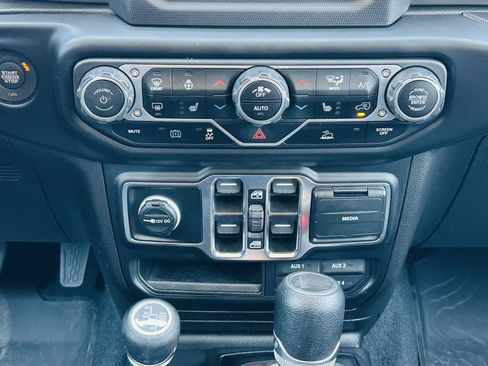 Used 2023 Jeep Wrangler Unlimited w/ Cold Weather Group AWD/4WD image 18