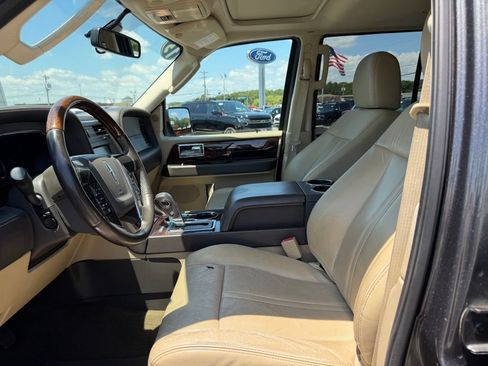 Used 2015 Lincoln Navigator L 4WD w/ Equipment Group 101A Reserve image 17