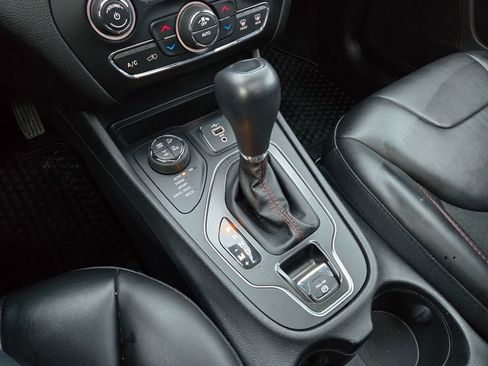 Used 2019 Jeep Cherokee Trailhawk w/ Comfort/Convenience Group image 27